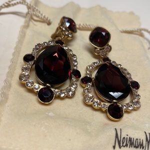 Beautiful Oscar de la renta clip on earring
